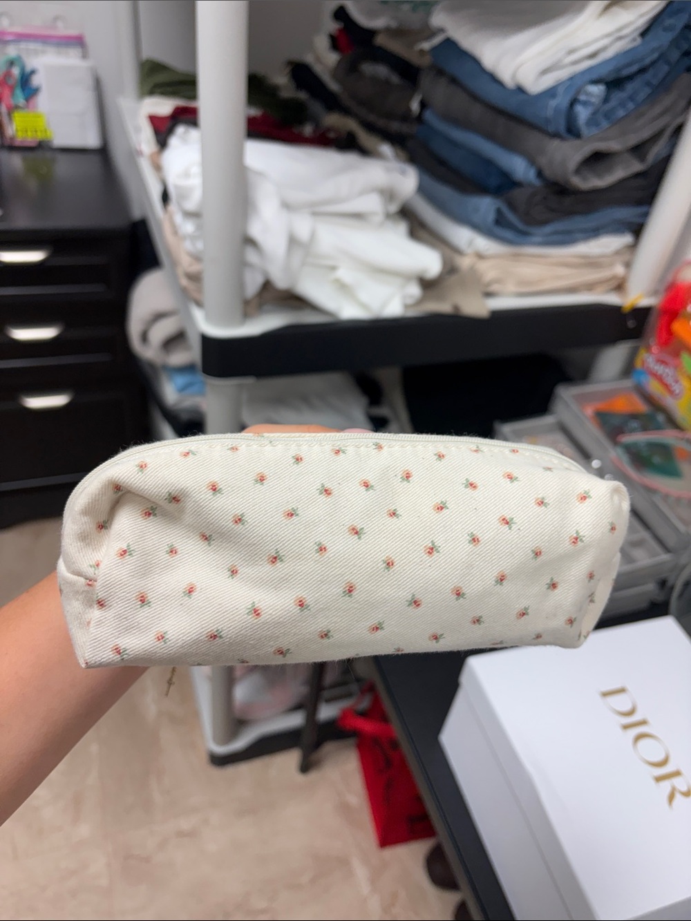 Brandy Melville Cream Floral Zip Pouch - Picture 2 of 2
